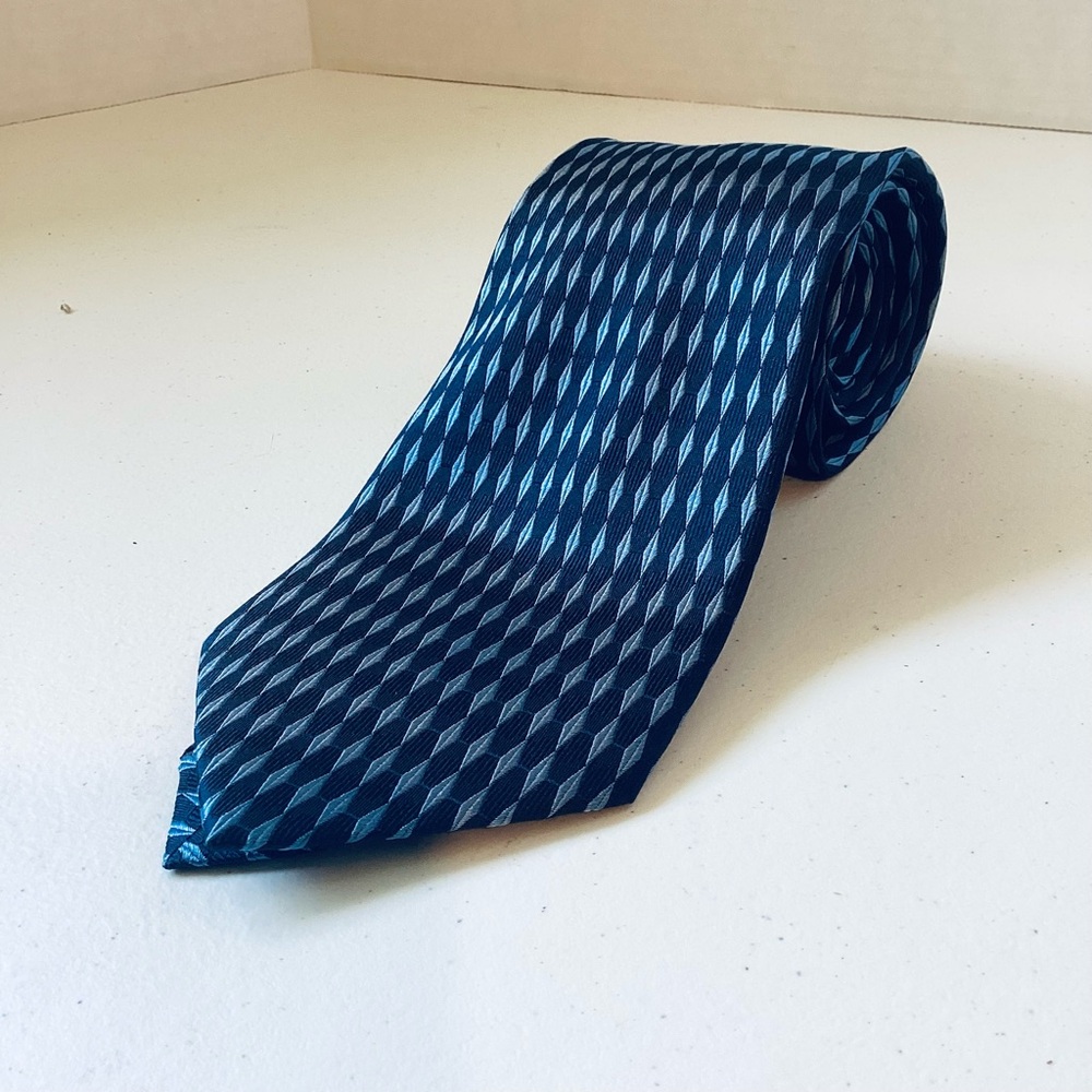 Belisi Men’s Tie 100% Silk Handmade Tie.  Blue, Classic Cut, Pre-owned.